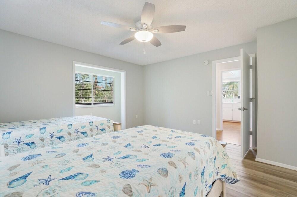 Island Hideaway 2 Bedroom Home by Redawning