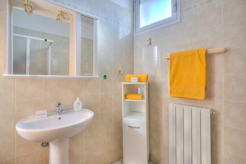 Apt 52 - Relax And Nature