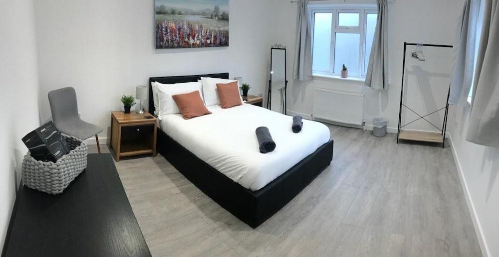 Ella Court Apartments