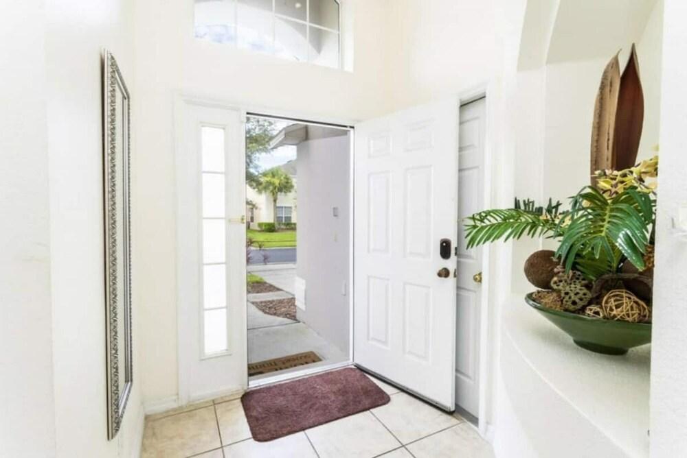 133 Beautiful Home With Lake View