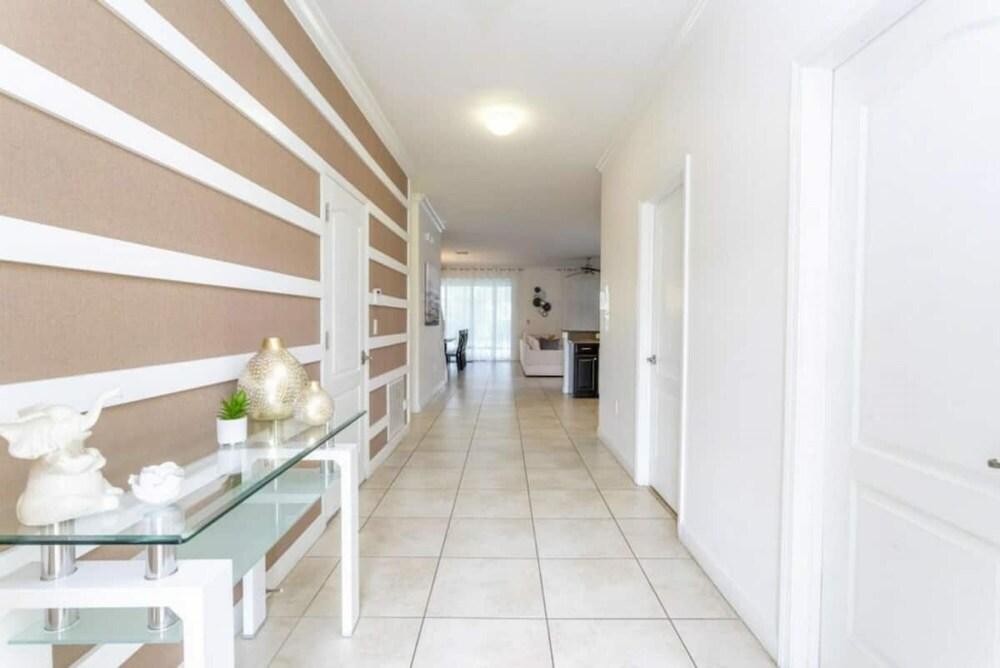 1400 Stunning 8bed With Amazing Game Room