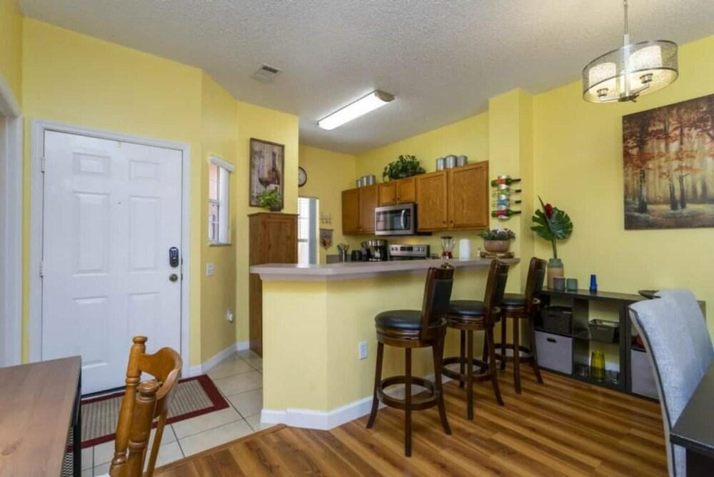 4739 Charming House With Jacuzzi