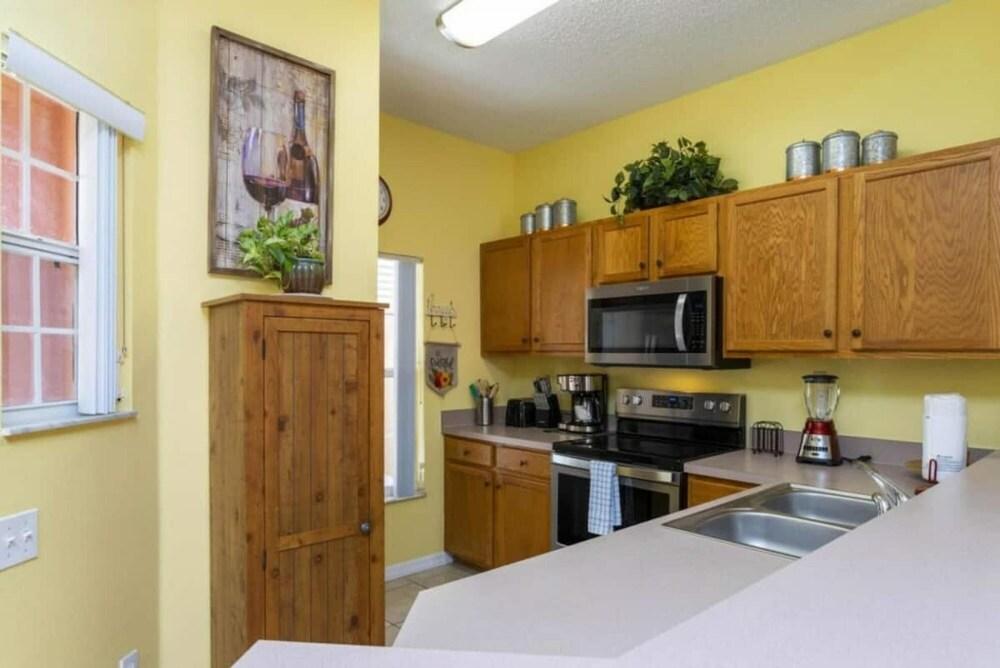 4739 Charming House With Jacuzzi