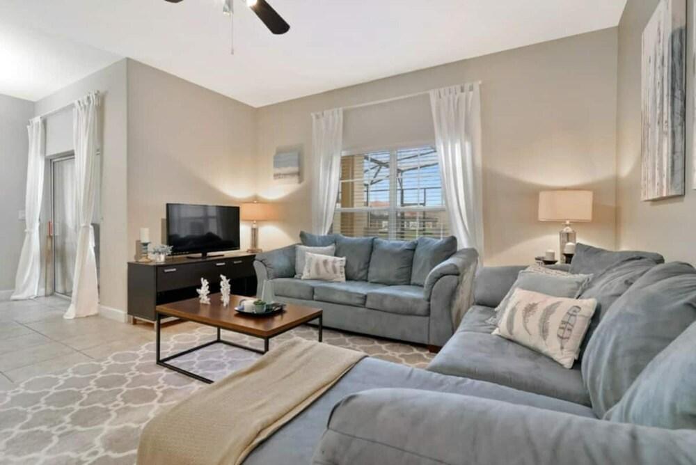 8937 Perfect for Your Vacation Close Disney