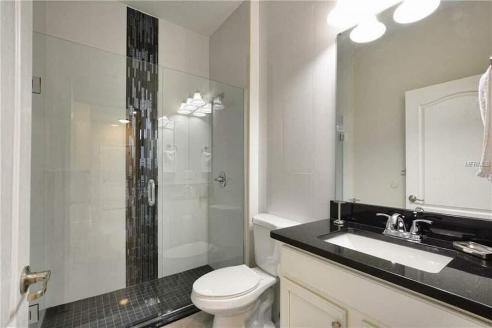 Amazing Home With Pool 8950