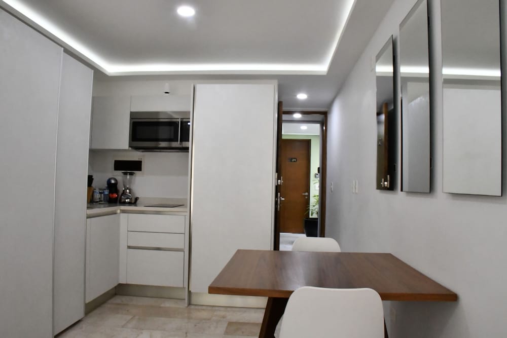 Luxury Apartment on 5th Av -One Paralia