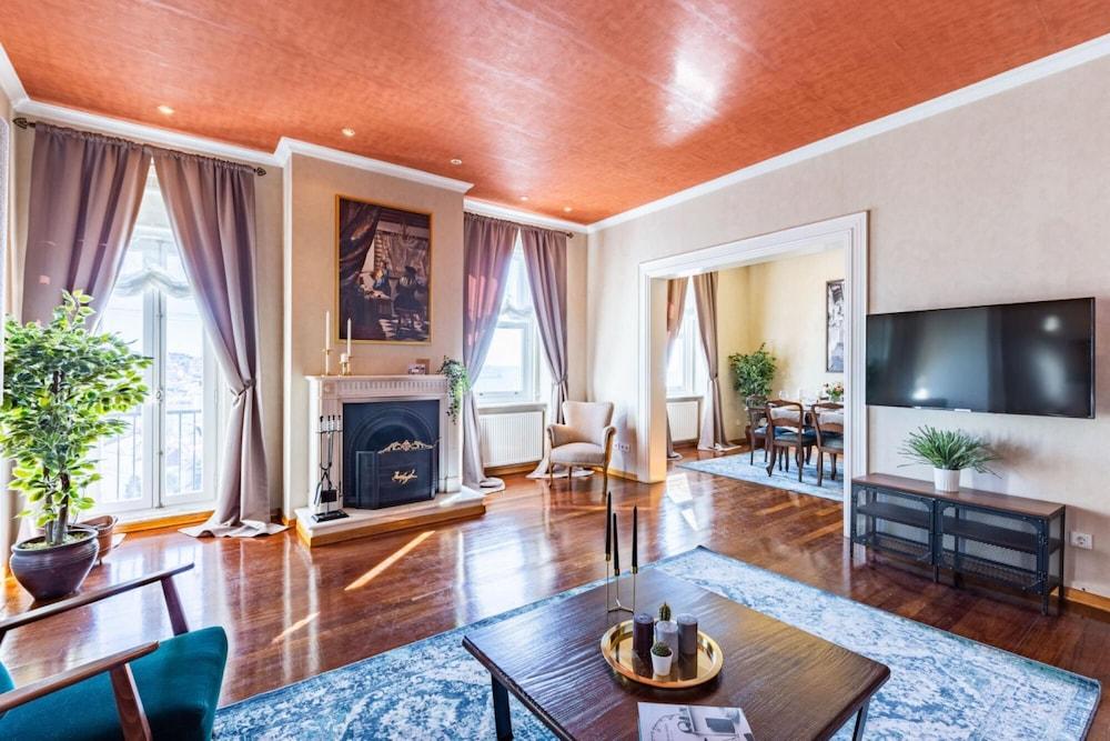 Missafir Flat in Beyoglu With Bosphorus View