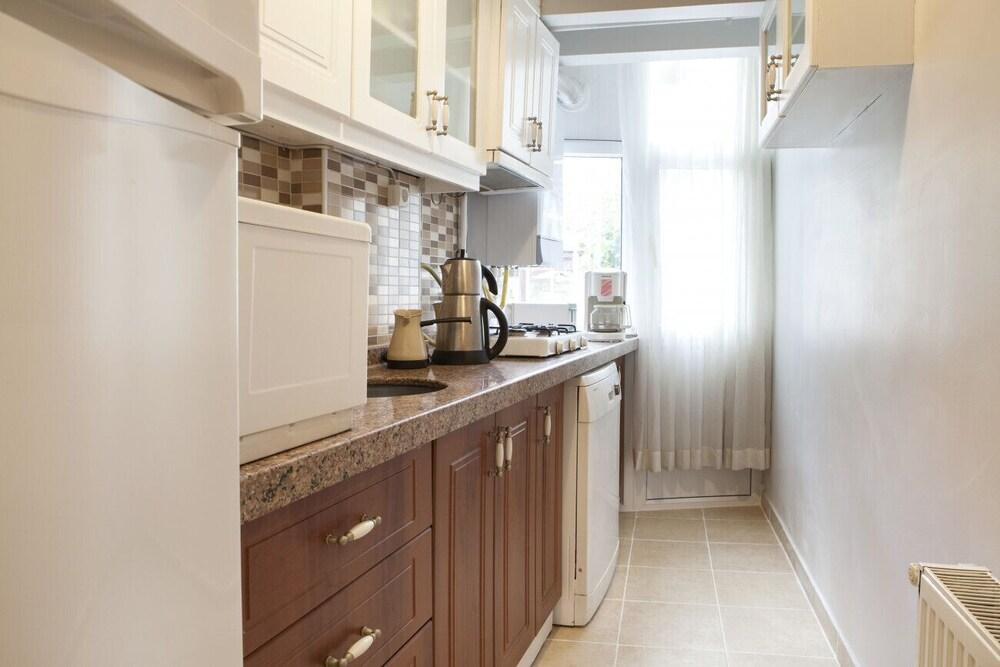 Central Flat Close to Flower Passage