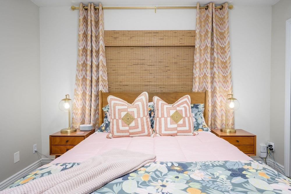 Casa Sunset 4 Bedroom Home by RedAwning