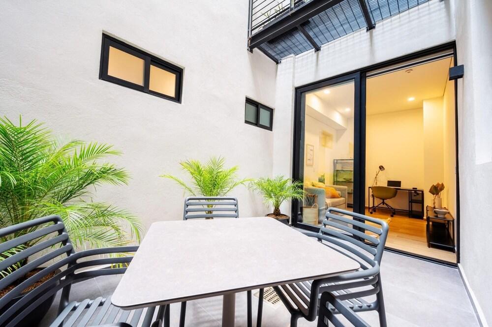 Capitalia Glamorous Decor WTC