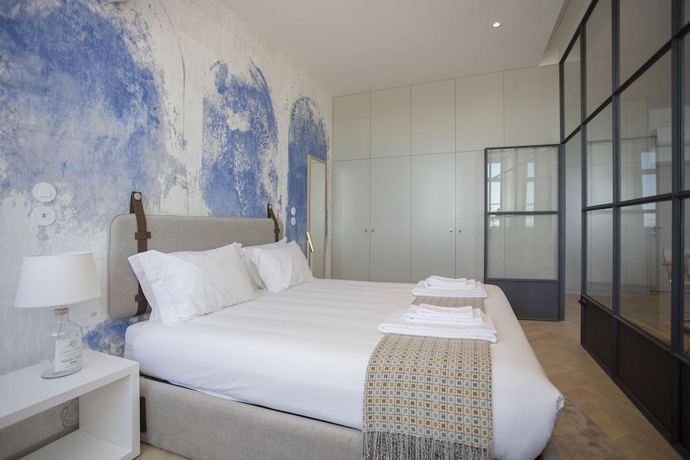 Liiiving -Luxury Beachfront Apartment IV