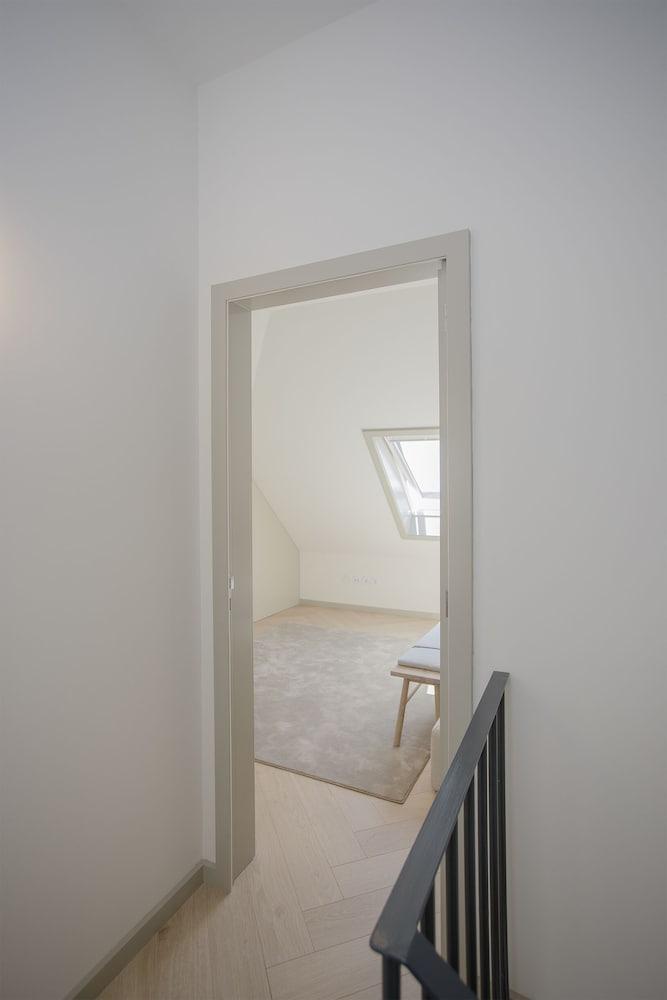 Liiiving - Luxury Beachfront Apartment V