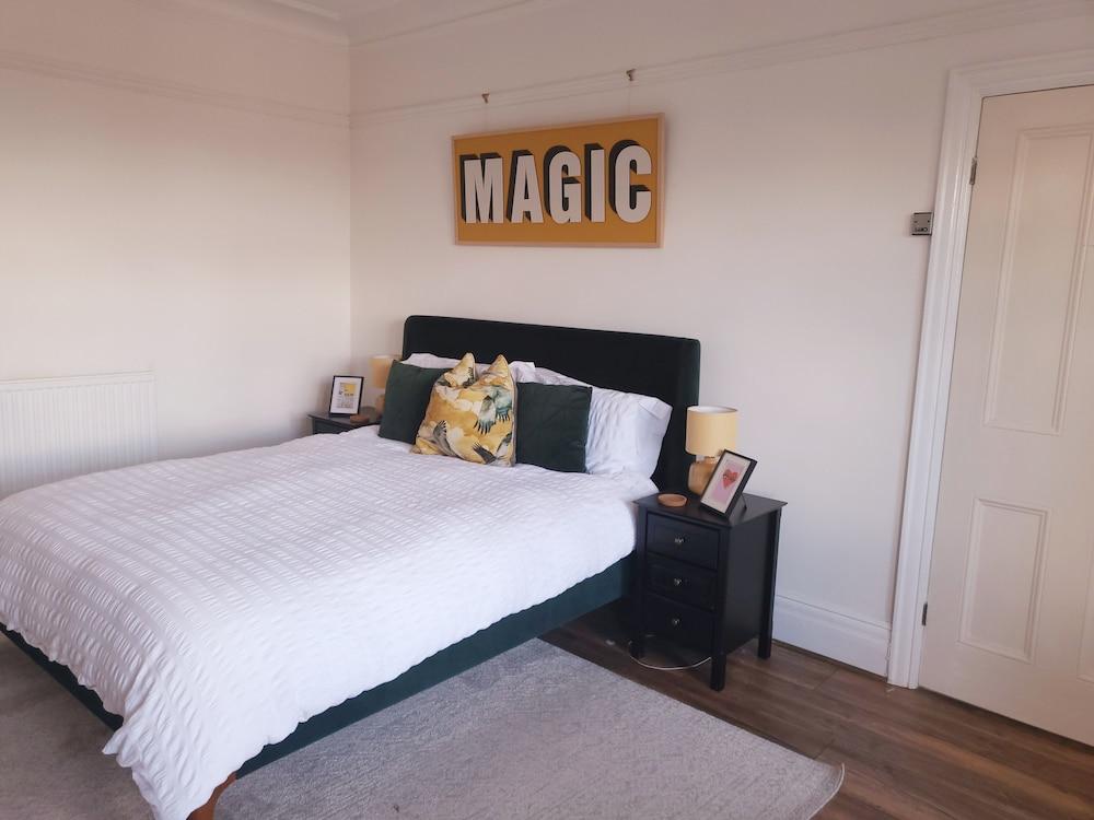 Remarkable 4-bed House in Sheffield