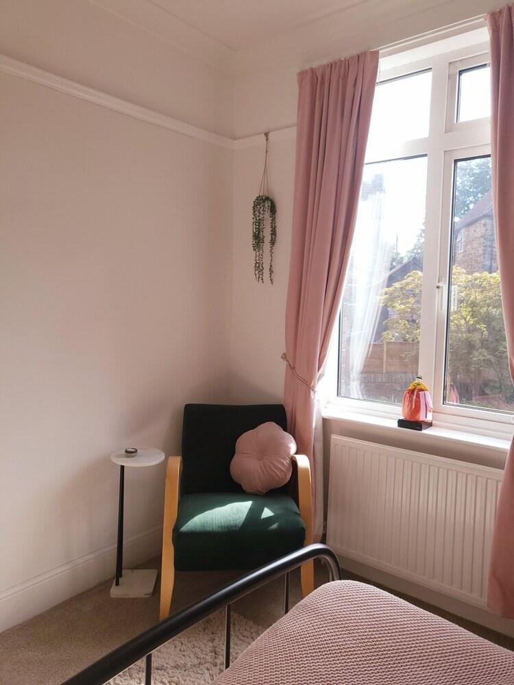 Remarkable 4-bed House in Sheffield