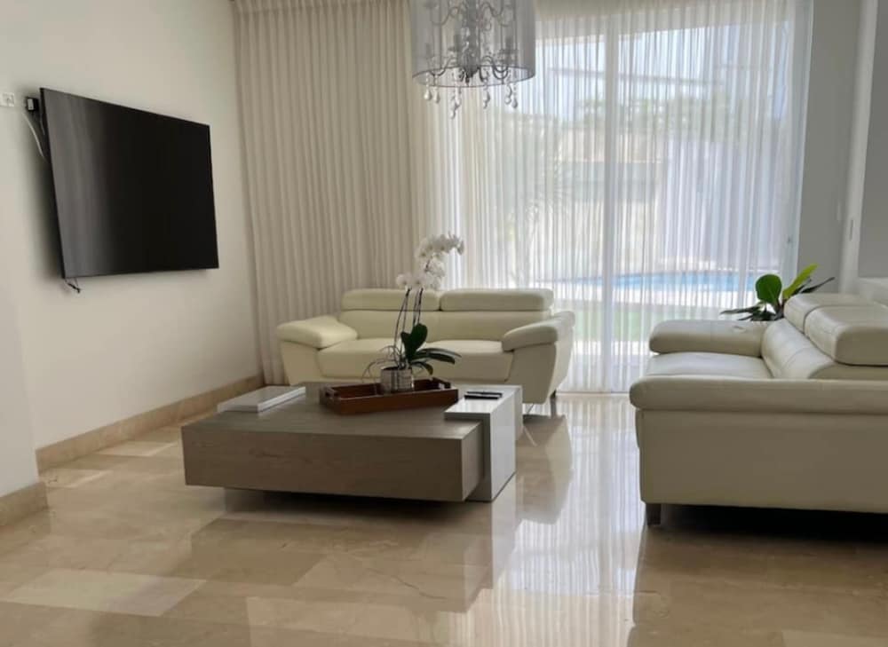 Villa Campestre con Piscina en Cali