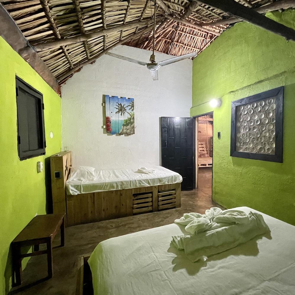 Johnny's Place Hotel