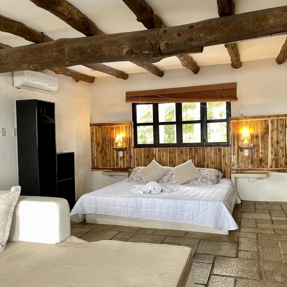 Johnny's Place Hotel