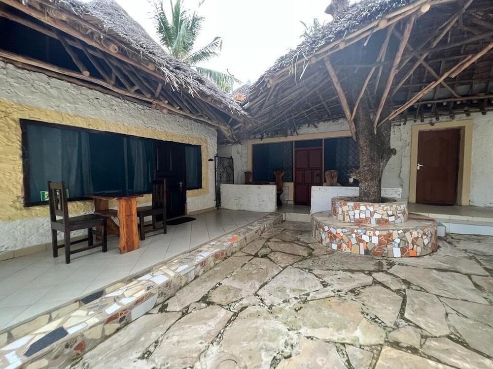 Nice and Cosy Studio En-suite, Kitchenette, Kenya