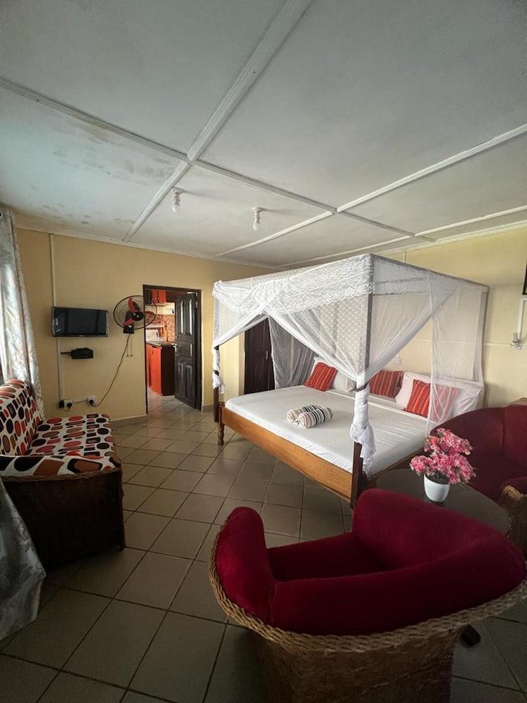 Nice and Cosy Studio En-suite, Kitchenette, Kenya