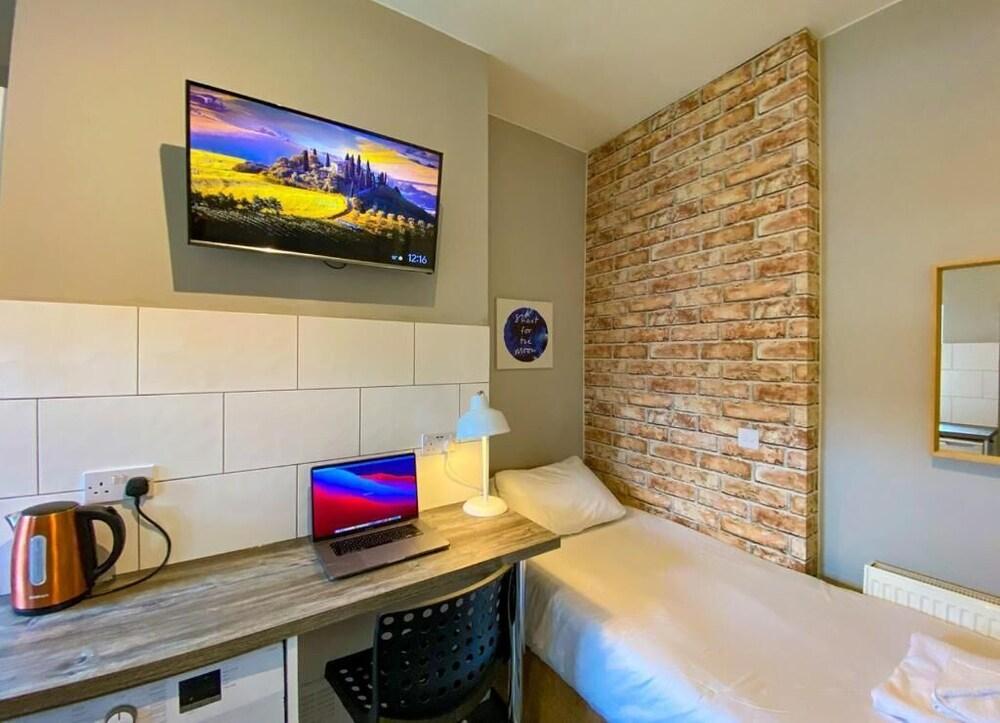 Limpenny Studio Apartment