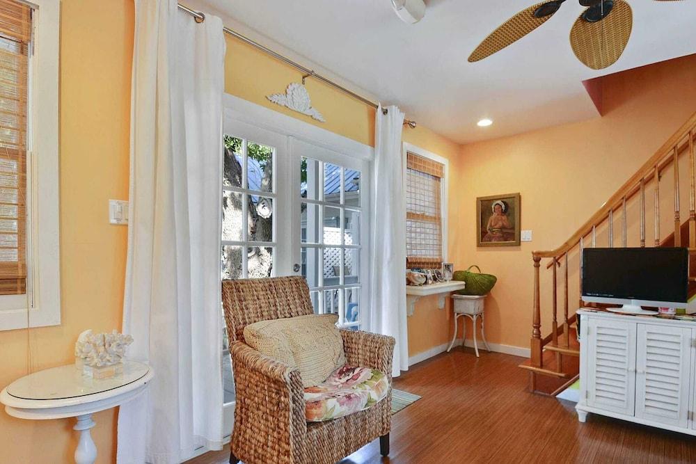 Tranquility by Avantstay Close to Duval St w/ BBQ & Shared Pool