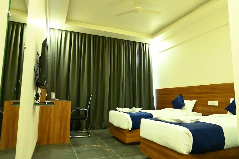 Hotel Makhan Vihar