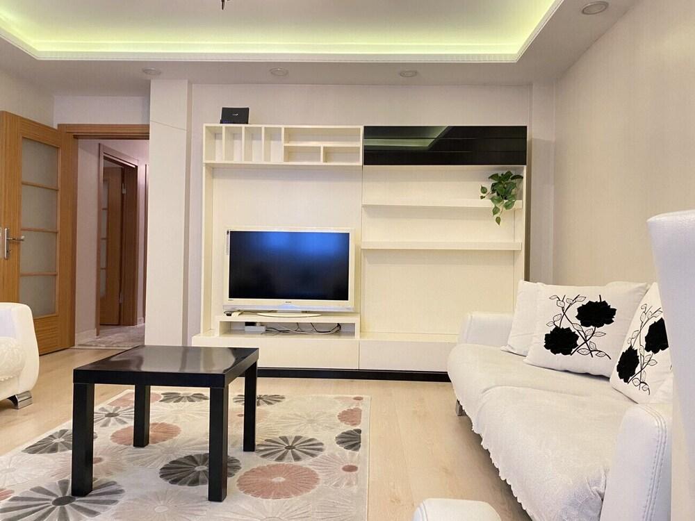 Spacious and Modern Flat in Kagithane