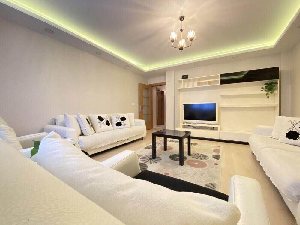 Spacious and Modern Flat in Kagithane