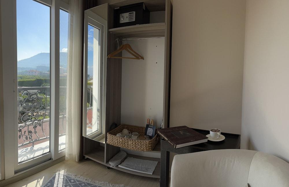 B.equine Range Hotel