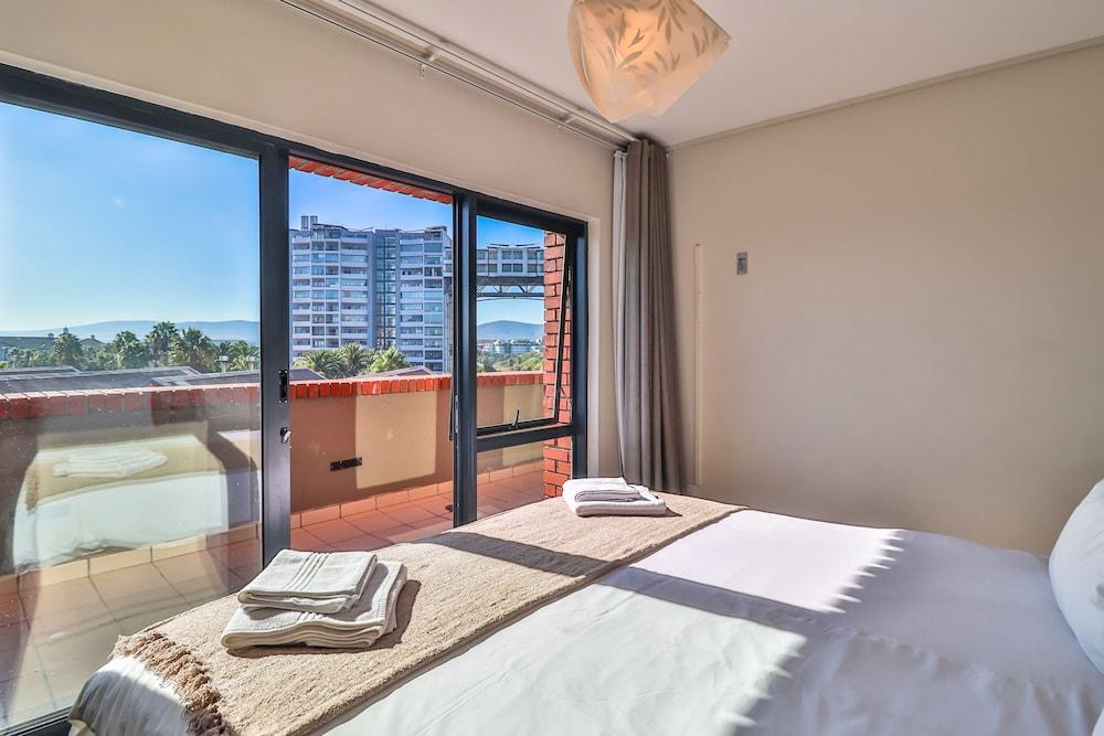 Manhattan Towers 506 by CTHA