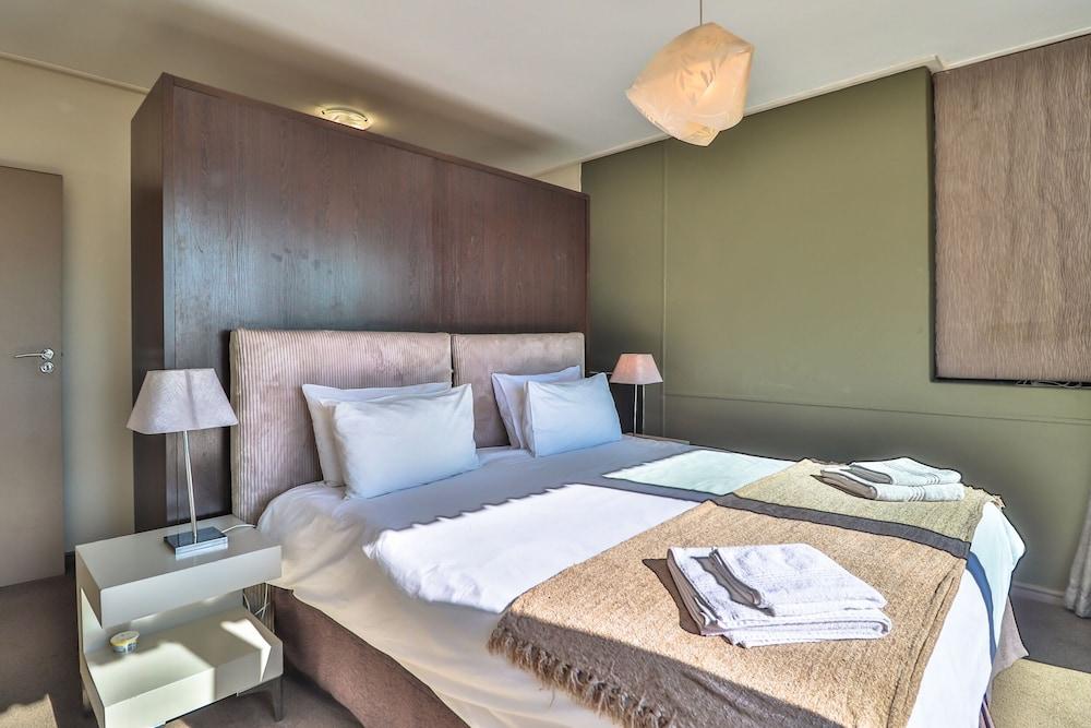 Manhattan Towers 506 by CTHA