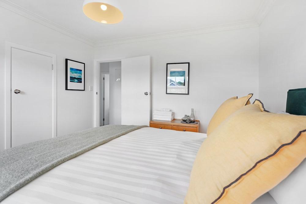 Renovated Takapuna 2BR Apt - Parking