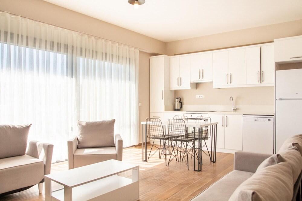 Superb Flat Near Sea With Shared Pool in Cesme