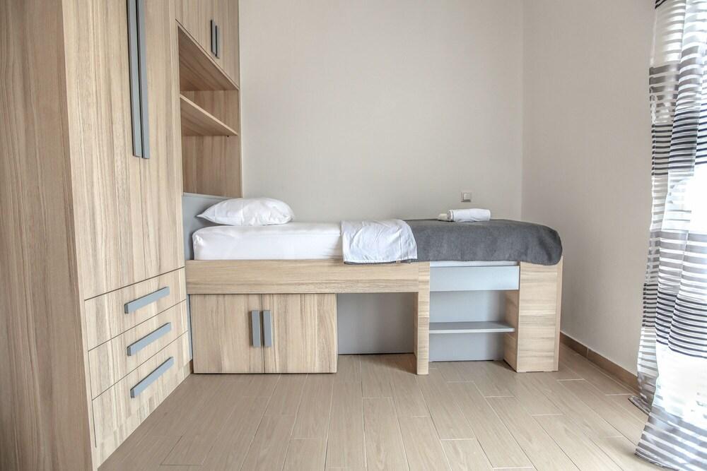 Meteora's Secret Garden House 1