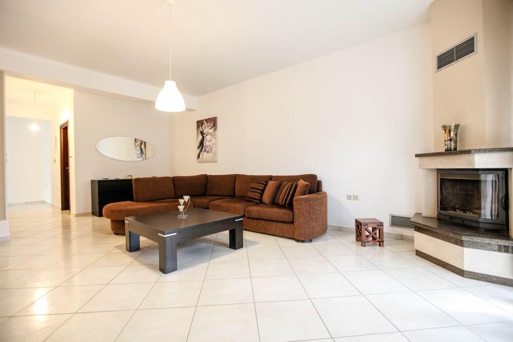 Meteora's Secret Garden House 2