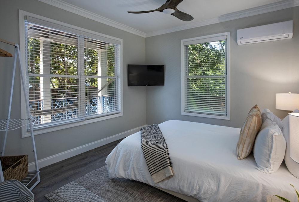 The Hideaway Hull Bay