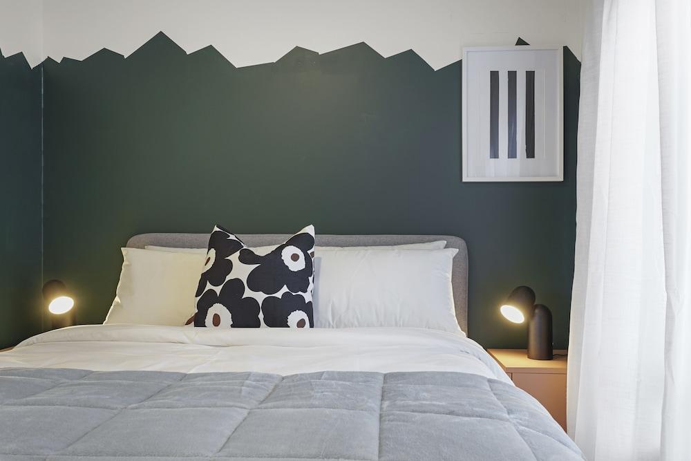 Super Chic Apt nr Albany Mall - Carpark