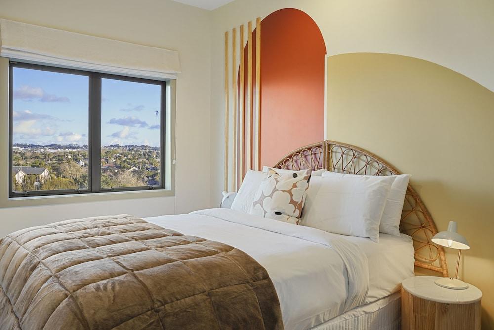 Super Chic Apt nr Albany Mall - Carpark