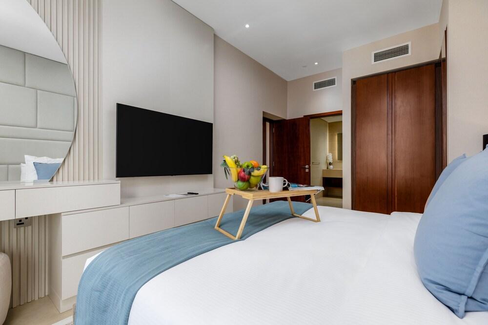 Maison Privee - Exclusive Apt w/ Striking Sea & Dubai Marina Vws