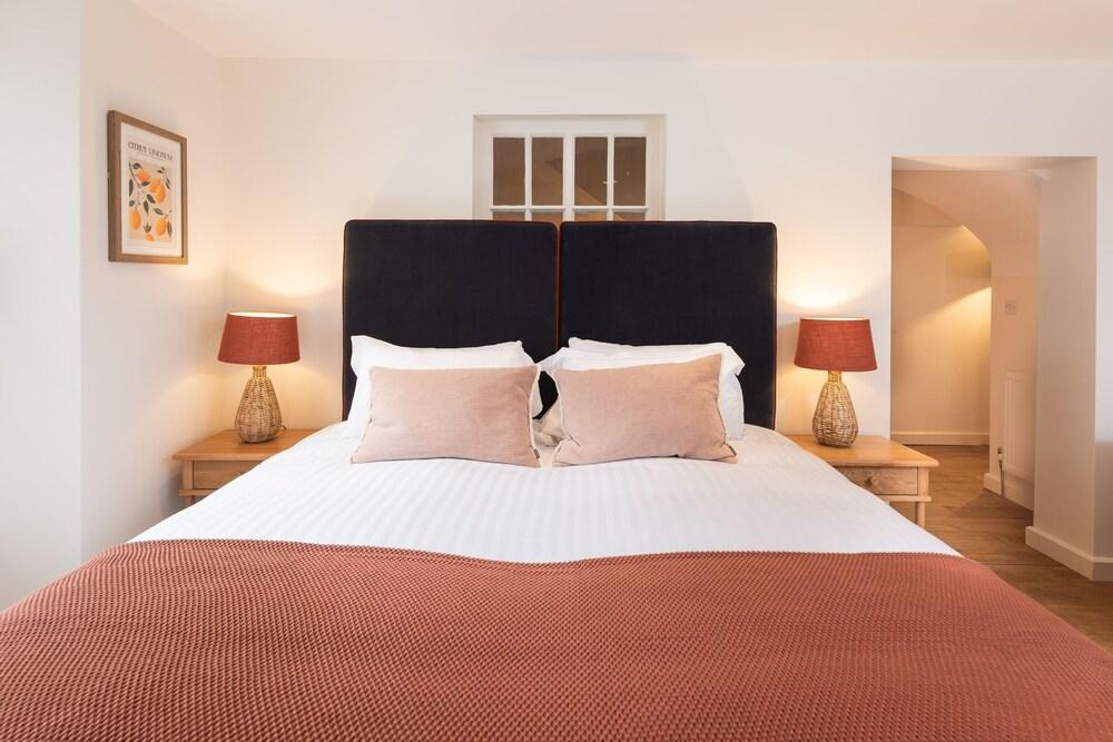 Your Apartment Redcliffe Parade No9 I Lower Ground