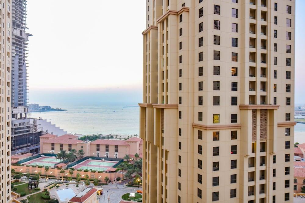 Spacious 1 Bedroom Apartment in Murjan 1