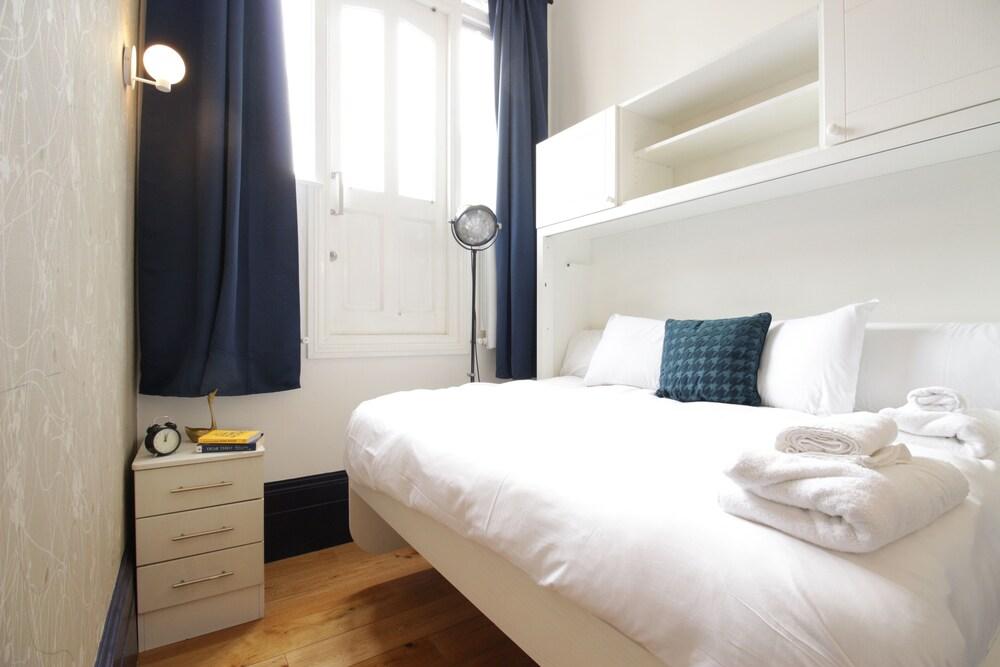 Thames Residences Hyde Park