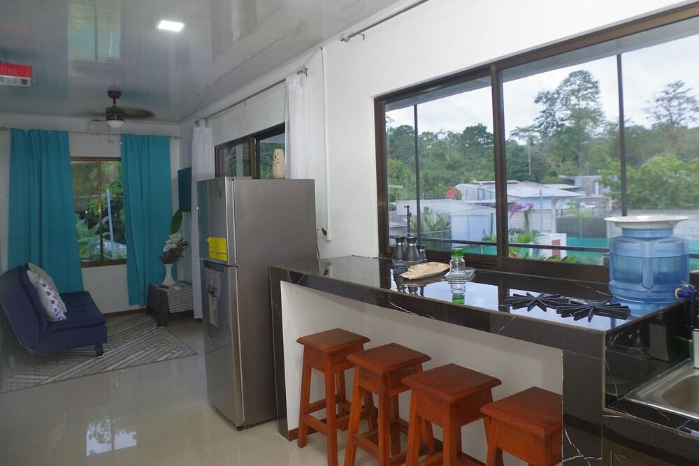 Oso Perezoso Pool Villa