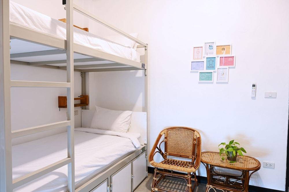 The Dearly Koh Tao Hostel