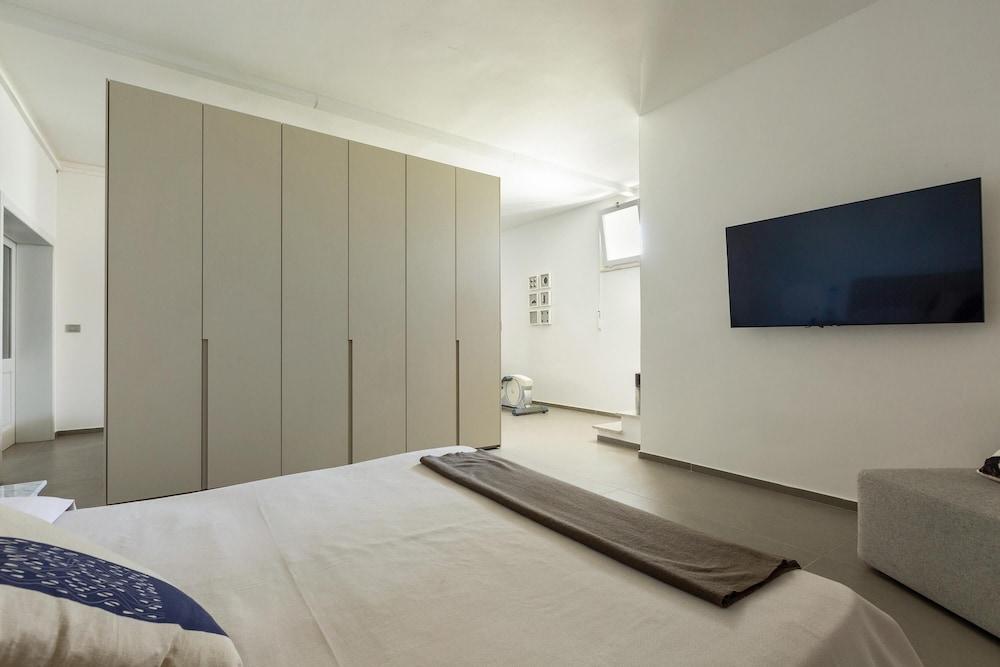 2732 Suite More by Barbarhouse