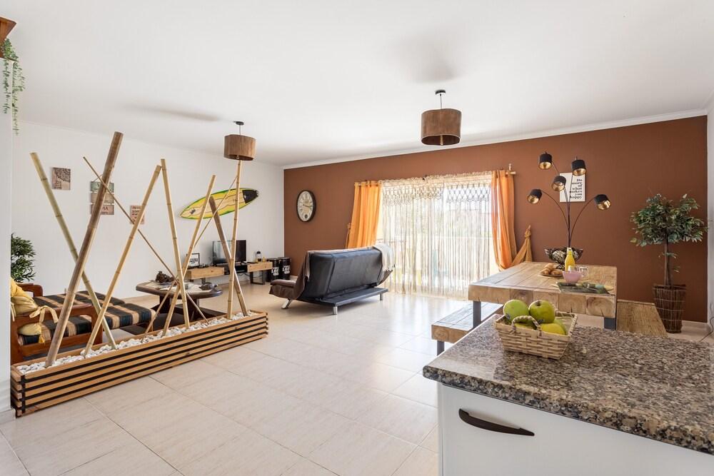 Altido Stunning Ericeira Flat W/2 Shared Pools & Gym