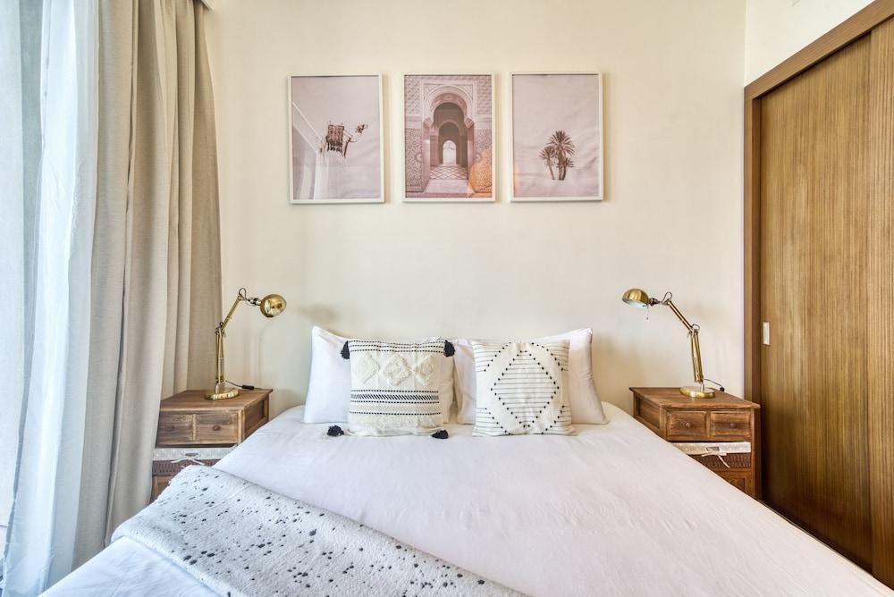 Incredible Views From This Classy Apt With Terrace