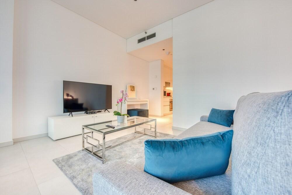 Maison Privee - Marquise Square - 814