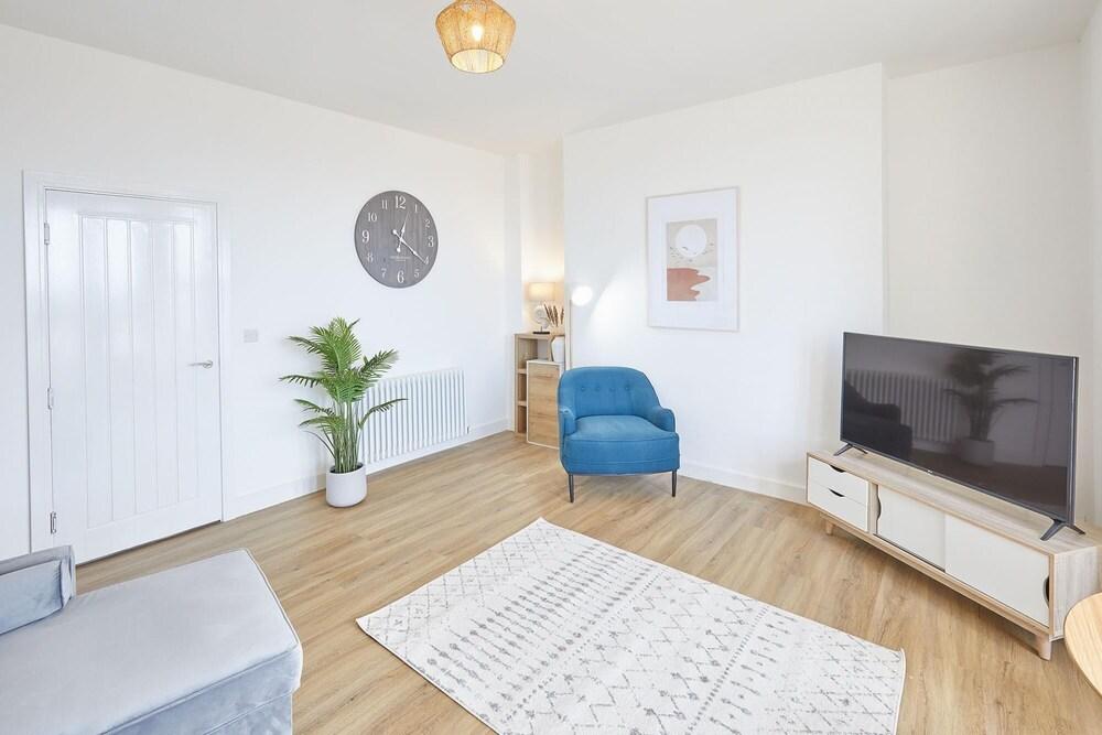 Host Stay Flat 2 Glenholme House