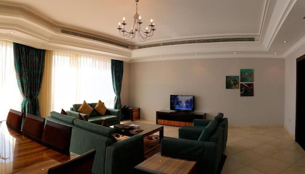 Al Majaz Premiere Hotel Apartment